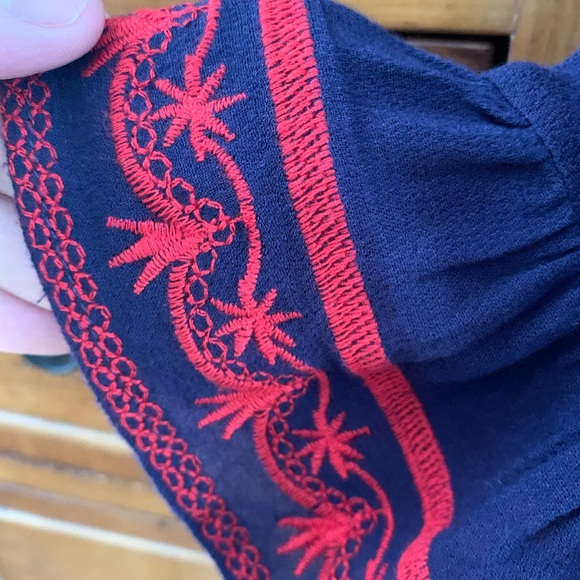 EUC flowy cold shoulder top, size large - Picture 7 of 12